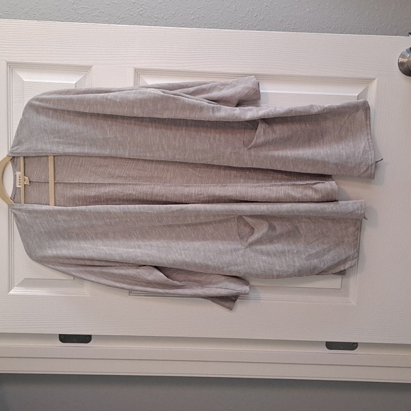 Cardigan 2/11 - Picture 1 of 7